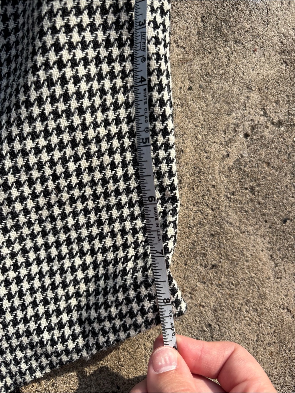 Vintage Plaid Cropped V-neck Houndstooth Button Front Vest in Black & White - Picture 7 of 10
